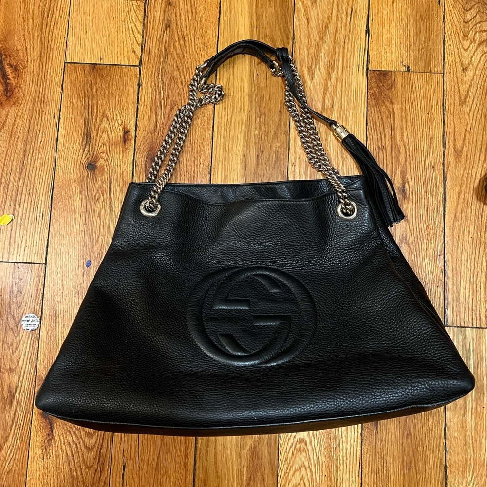 GUCCI Soho Black Leather GG Logo Shoulder Bag with Gold-Tone Strap Chains